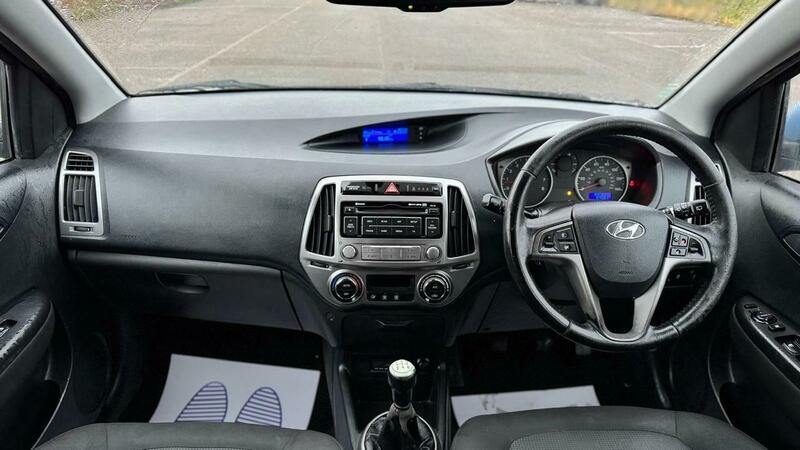 
								Hyundai I20 full									