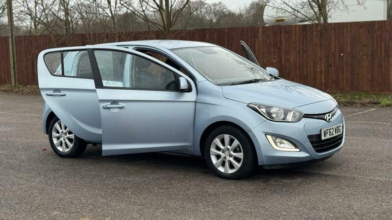 
								Hyundai I20 full									